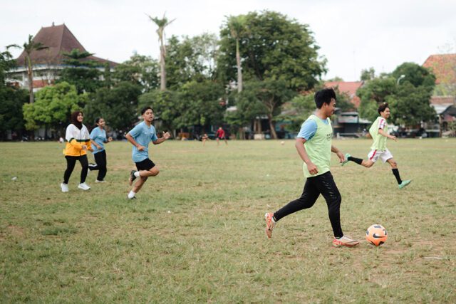 Building Change-Makers by Learning, Coaching, and Community Action