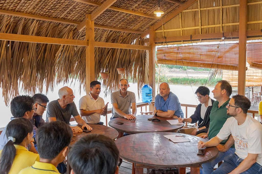 Mekong-Salt-Lab_project-team-in-a-meeting