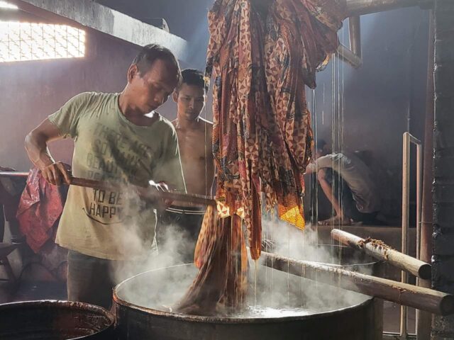 Men doing Melorot process