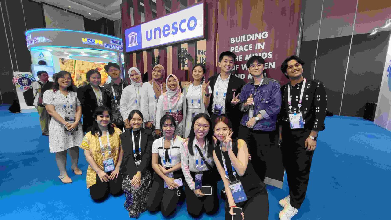 Group photo of UWRC participants at the UNESCO booth during the WWF